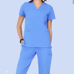 Mandala ceil blue scrubs- high waisted joggers M -6 pocket medium v-neck